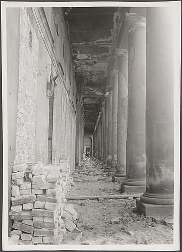 Dokumentacja fotograficzna dot. inwentaryzacji zniszczeń wojennych Teatru Wielkiego (1950)