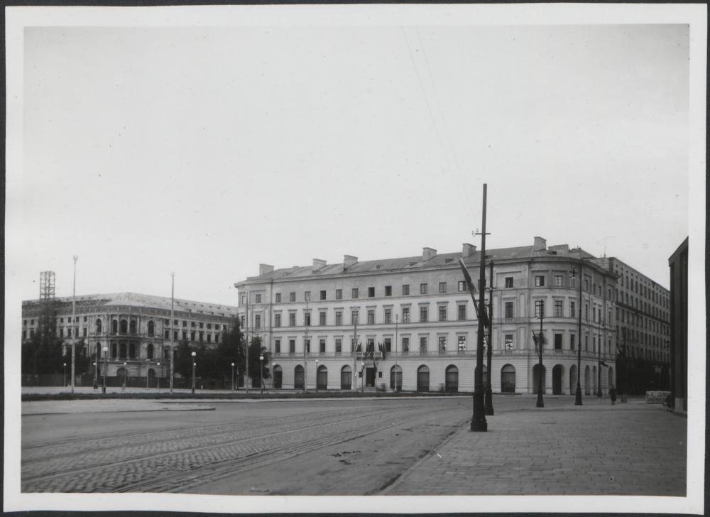 Dokumentacja fotograficzna dot. inwentaryzacji zniszczeń wojennych Teatru Wielkiego (1950)