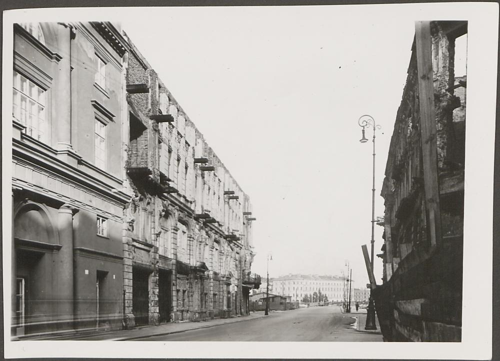 Dokumentacja fotograficzna dot. inwentaryzacji zniszczeń wojennych Teatru Wielkiego (1950)