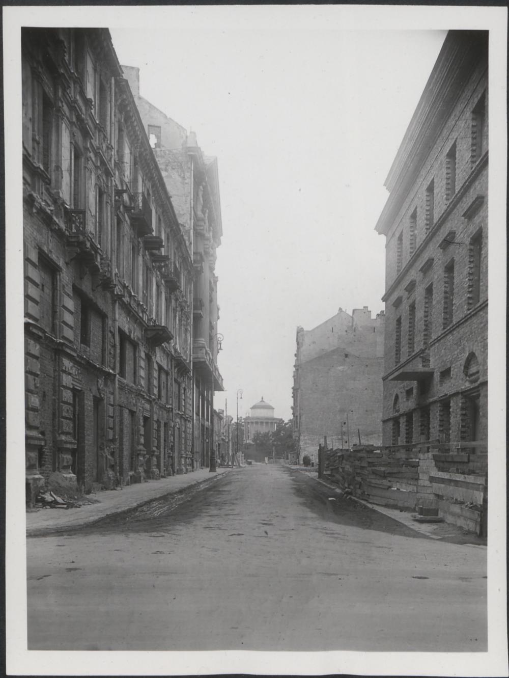 Dokumentacja fotograficzna dot. inwentaryzacji zniszczeń wojennych Teatru Wielkiego (1950)