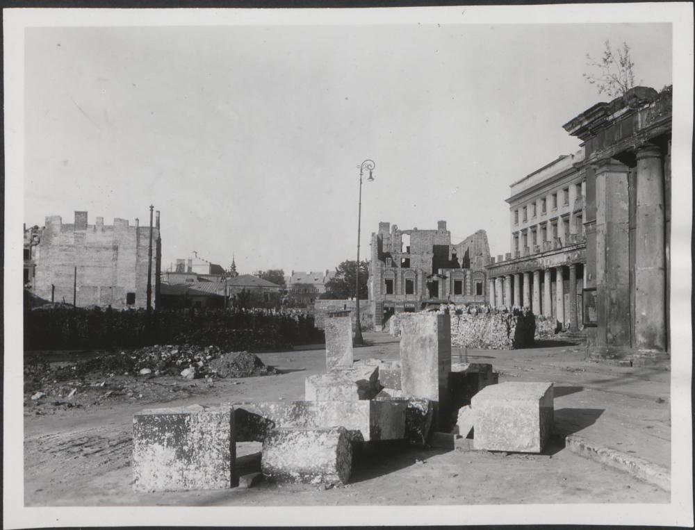 Dokumentacja fotograficzna dot. inwentaryzacji zniszczeń wojennych Teatru Wielkiego (1950)