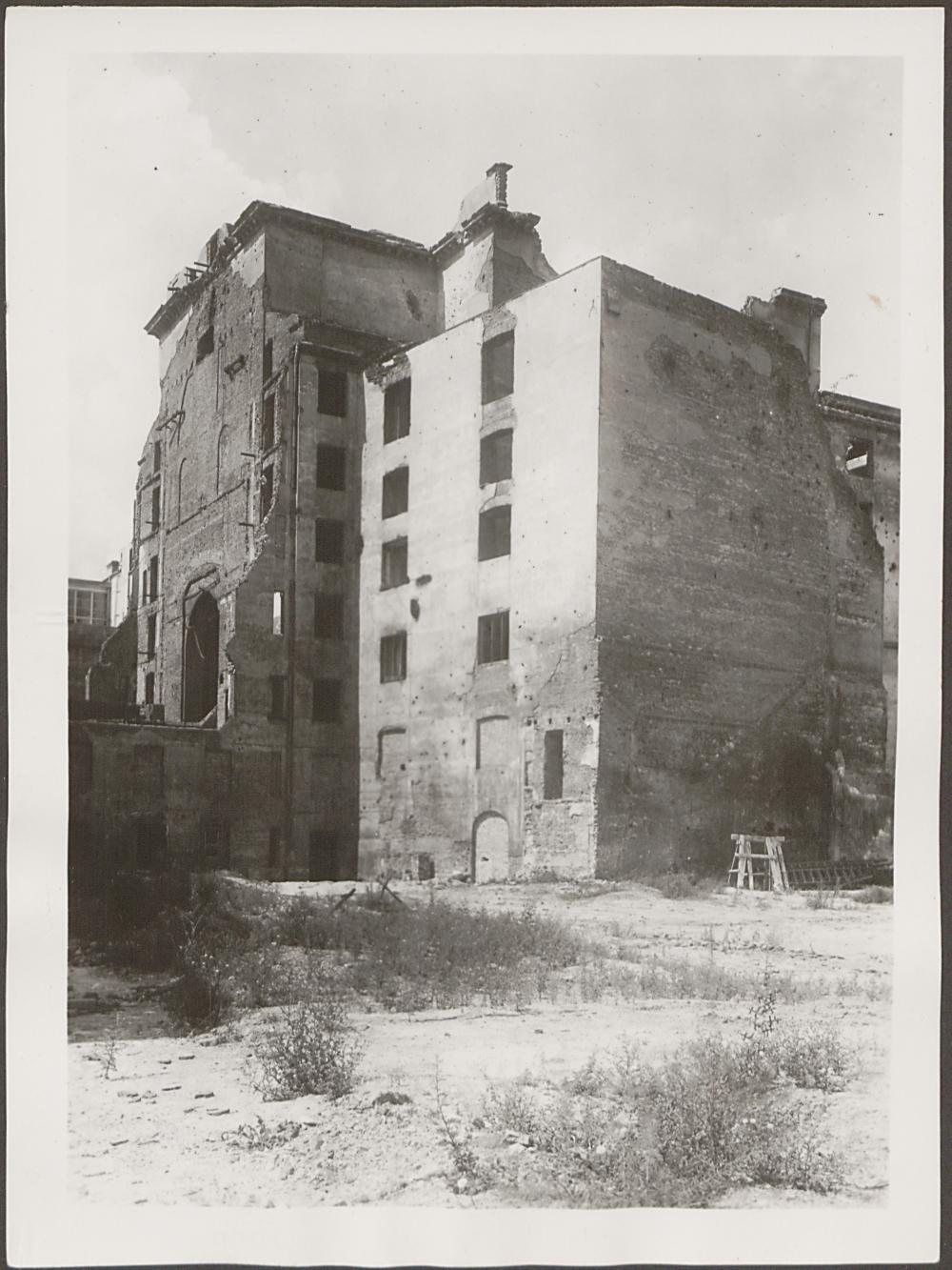 Dokumentacja fotograficzna dot. inwentaryzacji zniszczeń wojennych Teatru Wielkiego (1950)