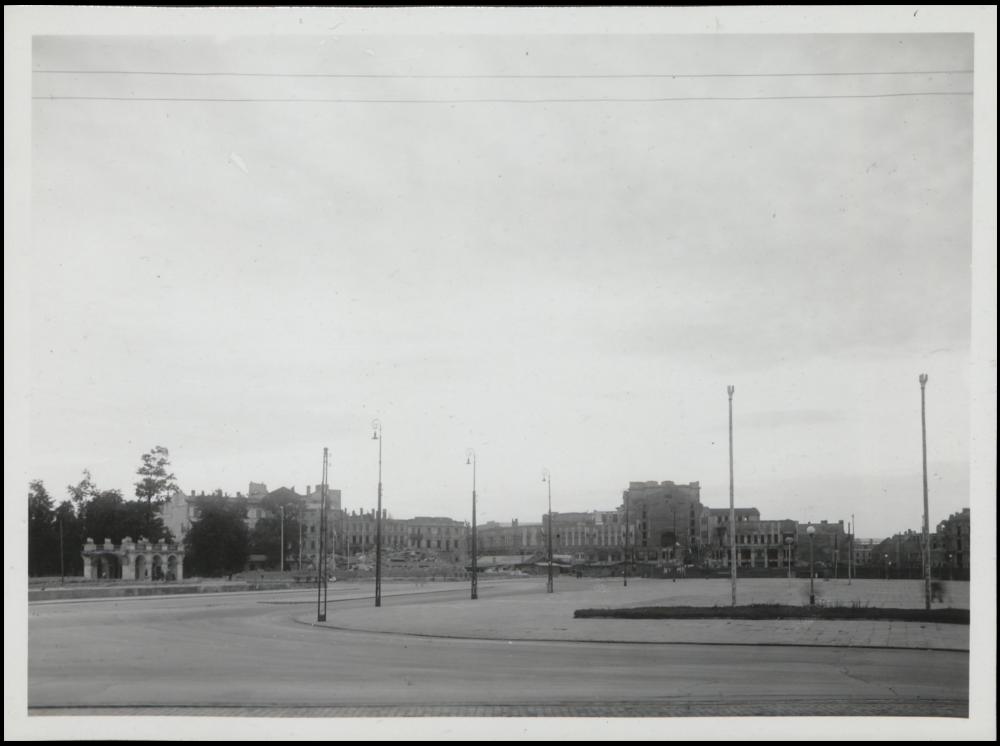 Dokumentacja fotograficzna dot. inwentaryzacji zniszczeń wojennych Teatru Wielkiego (1950)