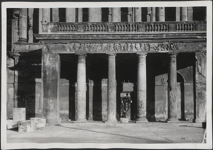 Dokumentacja fotograficzna dot. inwentaryzacji zniszczeń wojennych Teatru Wielkiego (1950)