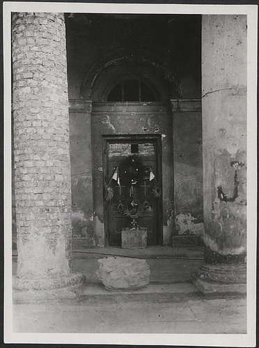 Dokumentacja fotograficzna dot. inwentaryzacji zniszczeń wojennych Teatru Wielkiego (1950)