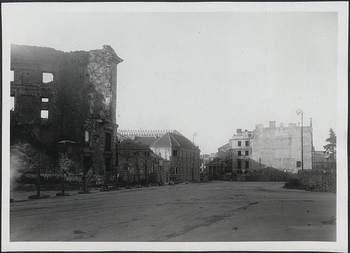 Dokumentacja fotograficzna dot. inwentaryzacji zniszczeń wojennych Teatru Wielkiego (1950)