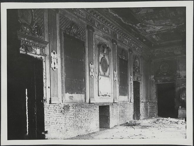 Dokumentacja fotograficzna dot. inwentaryzacji zniszczeń wojennych Teatru Wielkiego (1950)