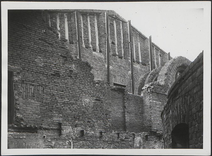 Dokumentacja fotograficzna dot. inwentaryzacji zniszczeń wojennych Teatru Wielkiego (1950)