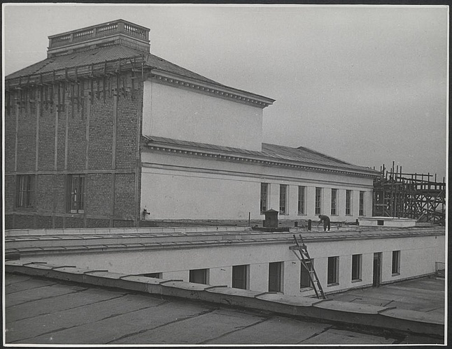 Fotografie z realizacji odbudowy Teatru Wielkiego ze zniszczeń wojennych.