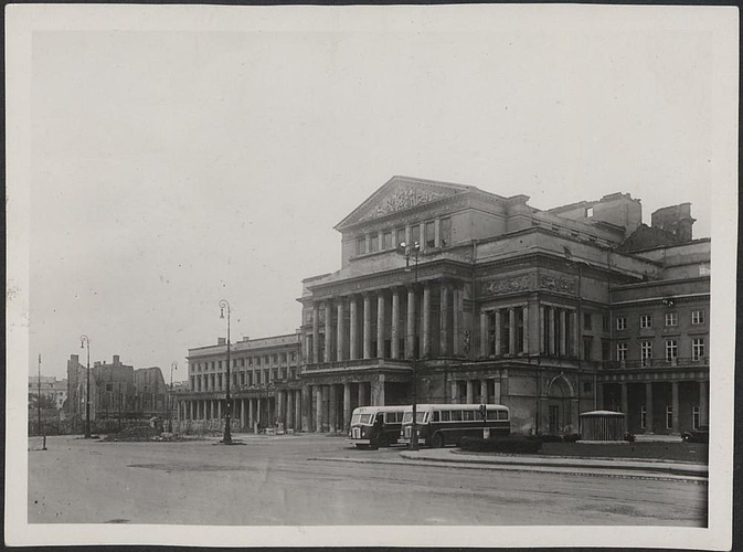 Dokumentacja fotograficzna dot. inwentaryzacji zniszczeń wojennych Teatru Wielkiego (1950)