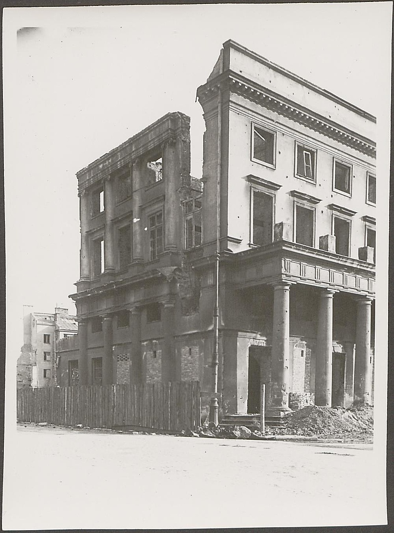 Dokumentacja fotograficzna dot. inwentaryzacji zniszczeń wojennych Teatru Wielkiego (1950)