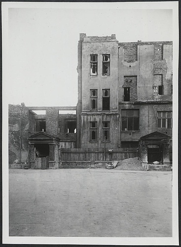 Dokumentacja fotograficzna dot. inwentaryzacji zniszczeń wojennych Teatru Wielkiego (1950)