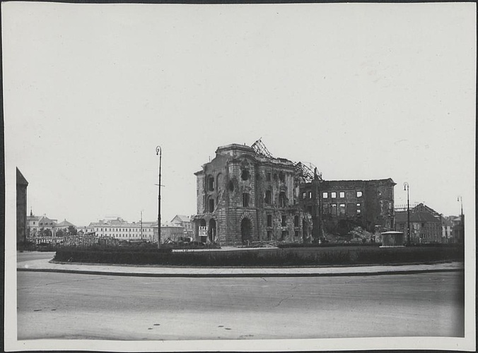 Dokumentacja fotograficzna dot. inwentaryzacji zniszczeń wojennych Teatru Wielkiego (1950)