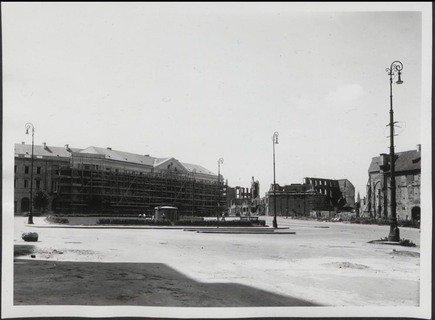 Dokumentacja fotograficzna dot. inwentaryzacji zniszczeń wojennych Teatru Wielkiego (1950)