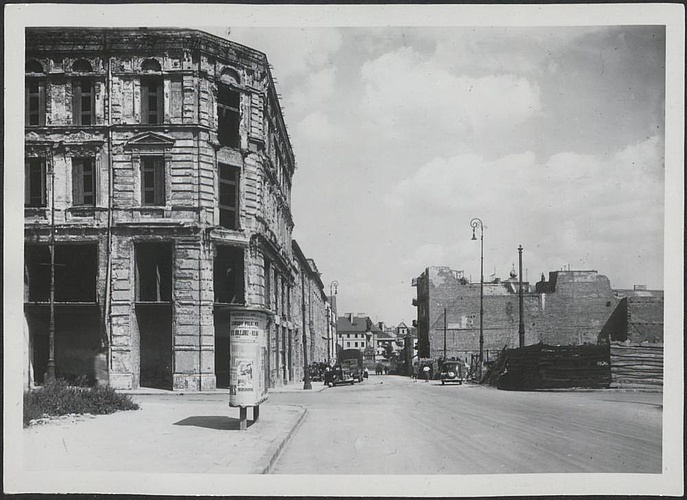 Dokumentacja fotograficzna dot. inwentaryzacji zniszczeń wojennych Teatru Wielkiego (1950)