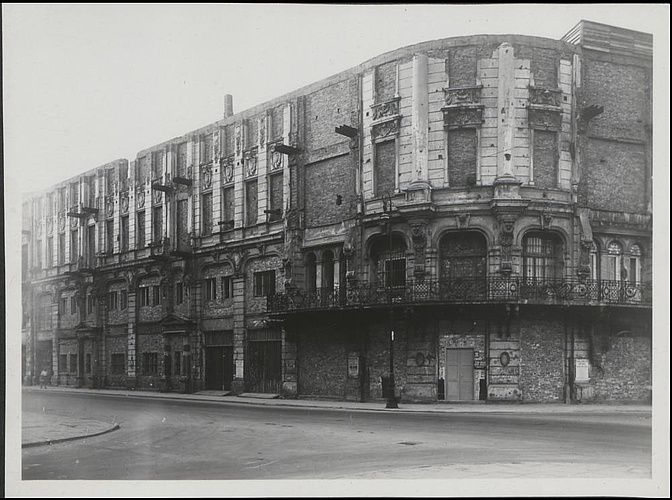 Dokumentacja fotograficzna dot. inwentaryzacji zniszczeń wojennych Teatru Wielkiego (1950)