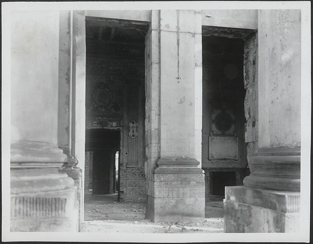 Dokumentacja fotograficzna dot. inwentaryzacji zniszczeń wojennych Teatru Wielkiego (1950)