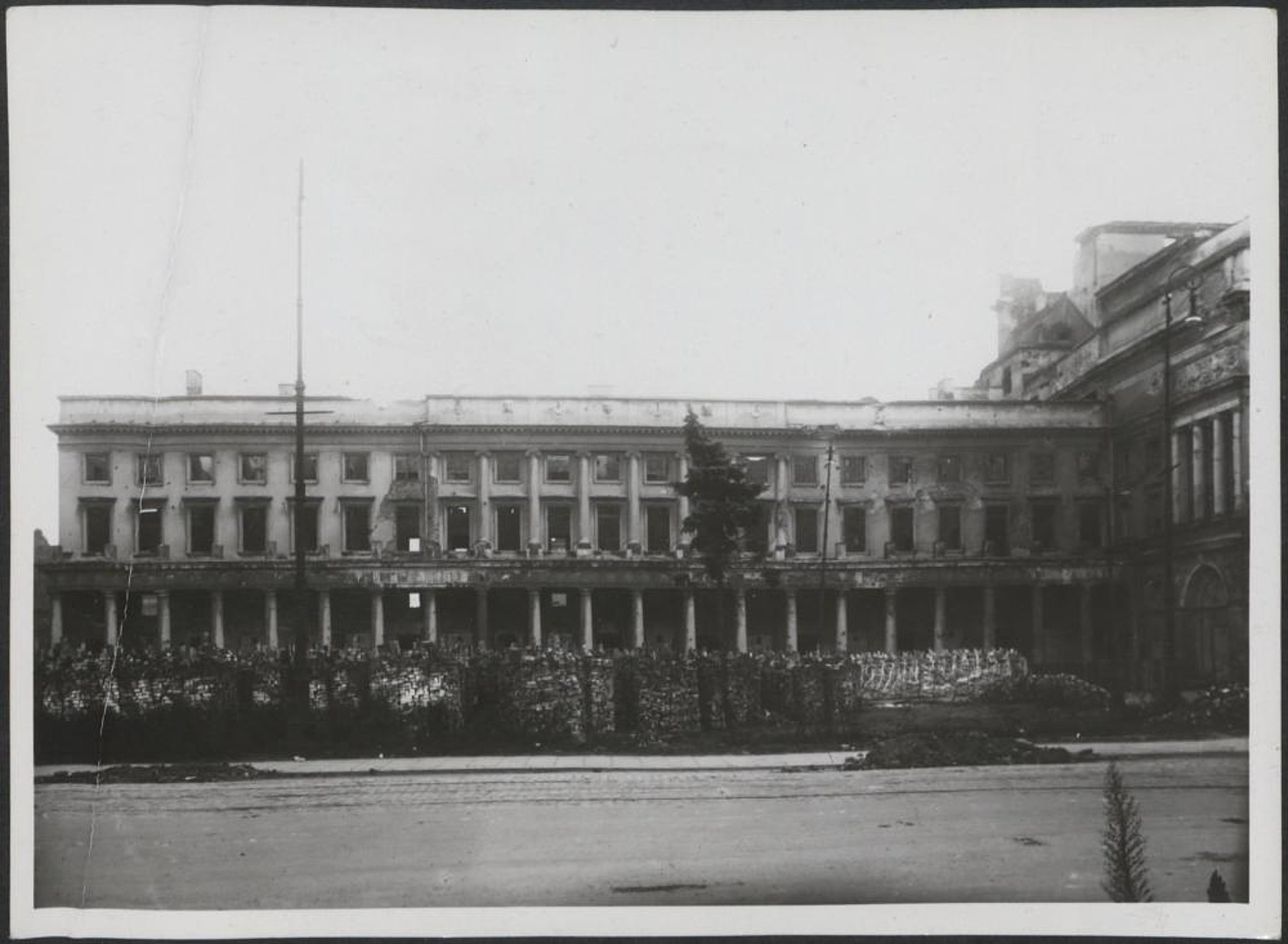 Dokumentacja fotograficzna dot. inwentaryzacji zniszczeń wojennych Teatru Wielkiego (1950)