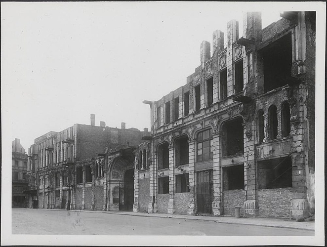 Dokumentacja fotograficzna dot. inwentaryzacji zniszczeń wojennych Teatru Wielkiego (1950)