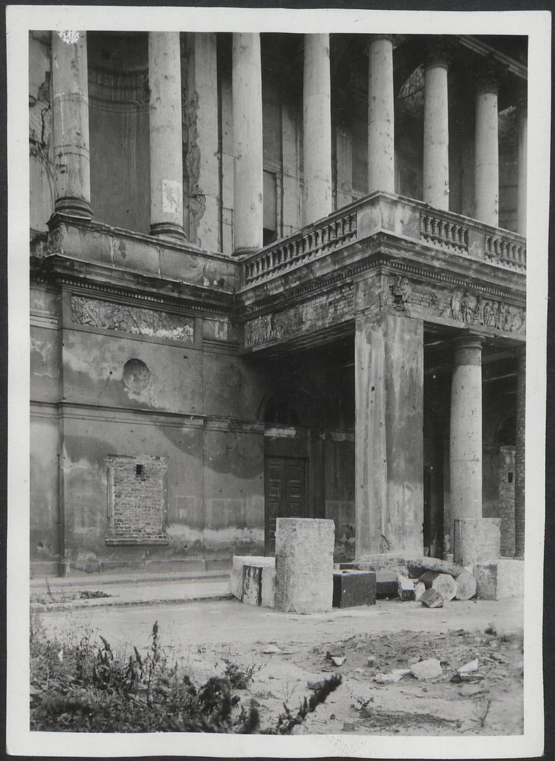 Dokumentacja fotograficzna dot. inwentaryzacji zniszczeń wojennych Teatru Wielkiego (1950)