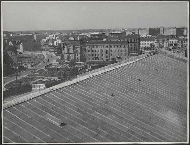 Fotografie z realizacji odbudowy Teatru Wielkiego ze zniszczeń wojennych.